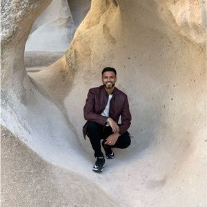 Hi there! My name is Ryan :)